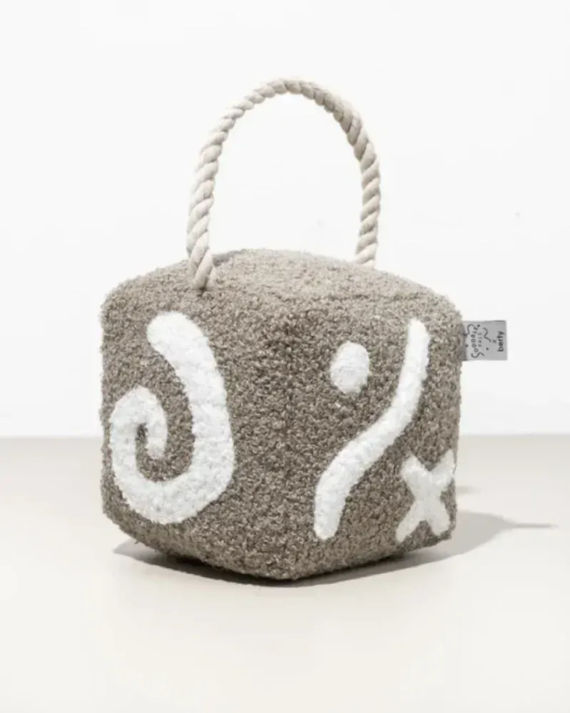 the bouclé dice hračka pro psy