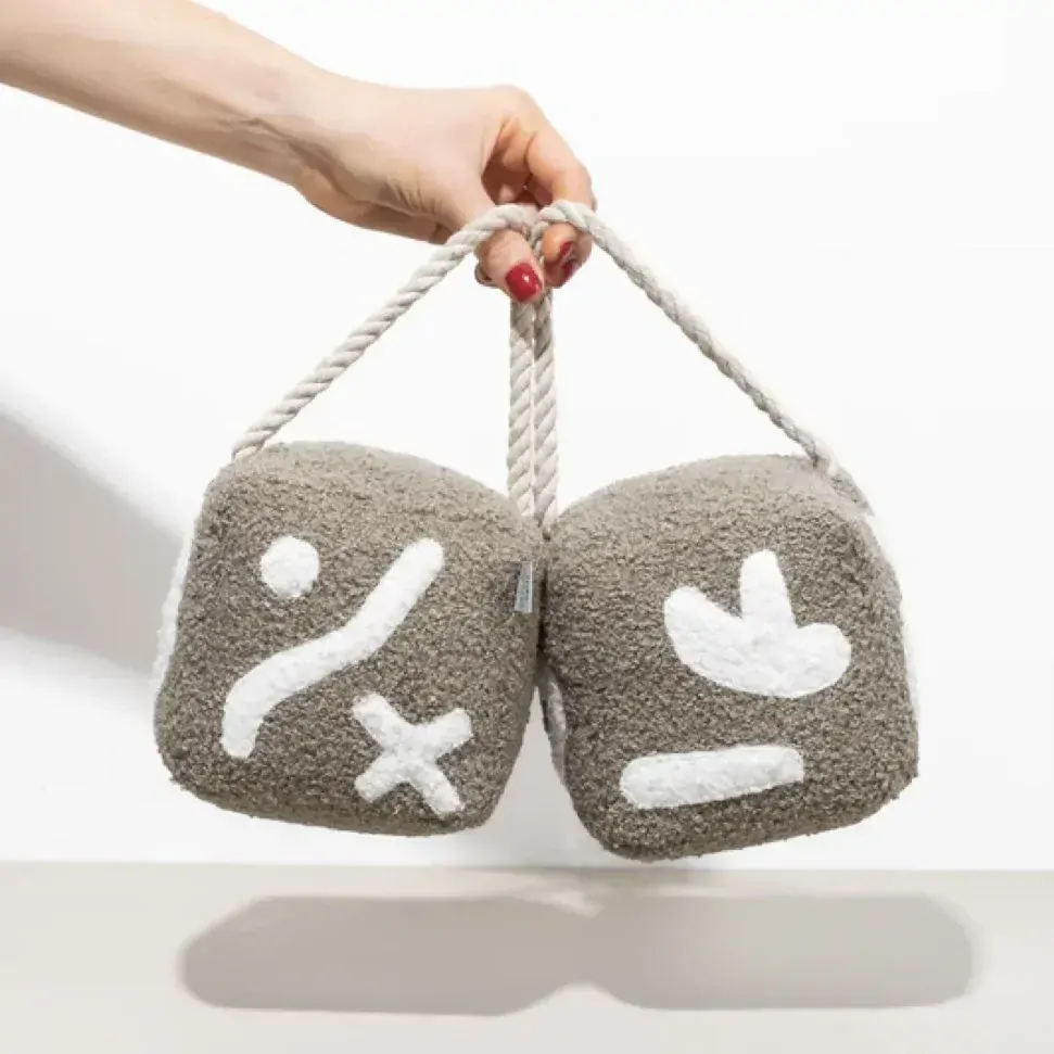 the bouclé dice hračka pro psy