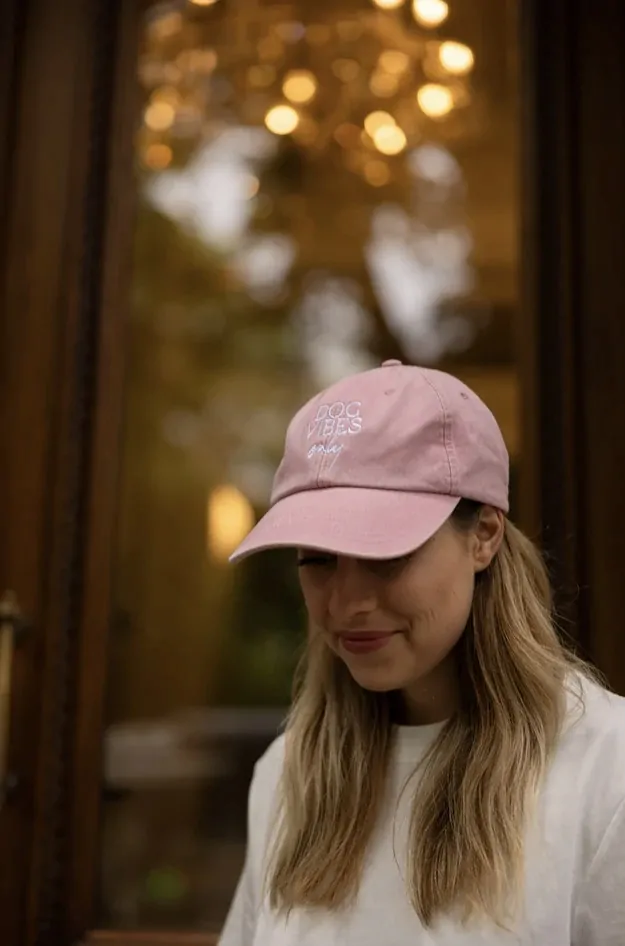 Lieblingspfote Dog vibes only kšiltovka růžová
