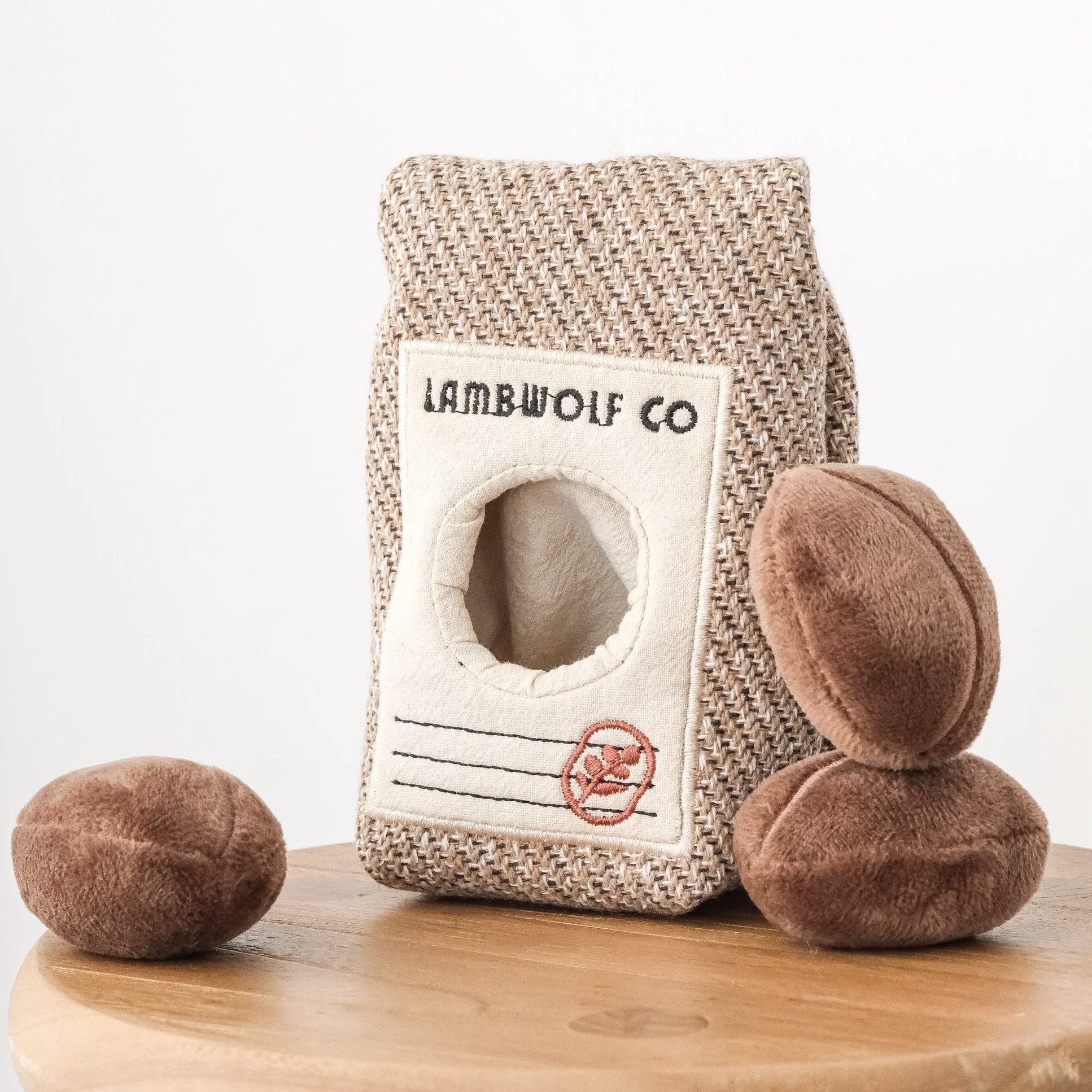 Lambwolf Interaktivní hračka pro psy káva
