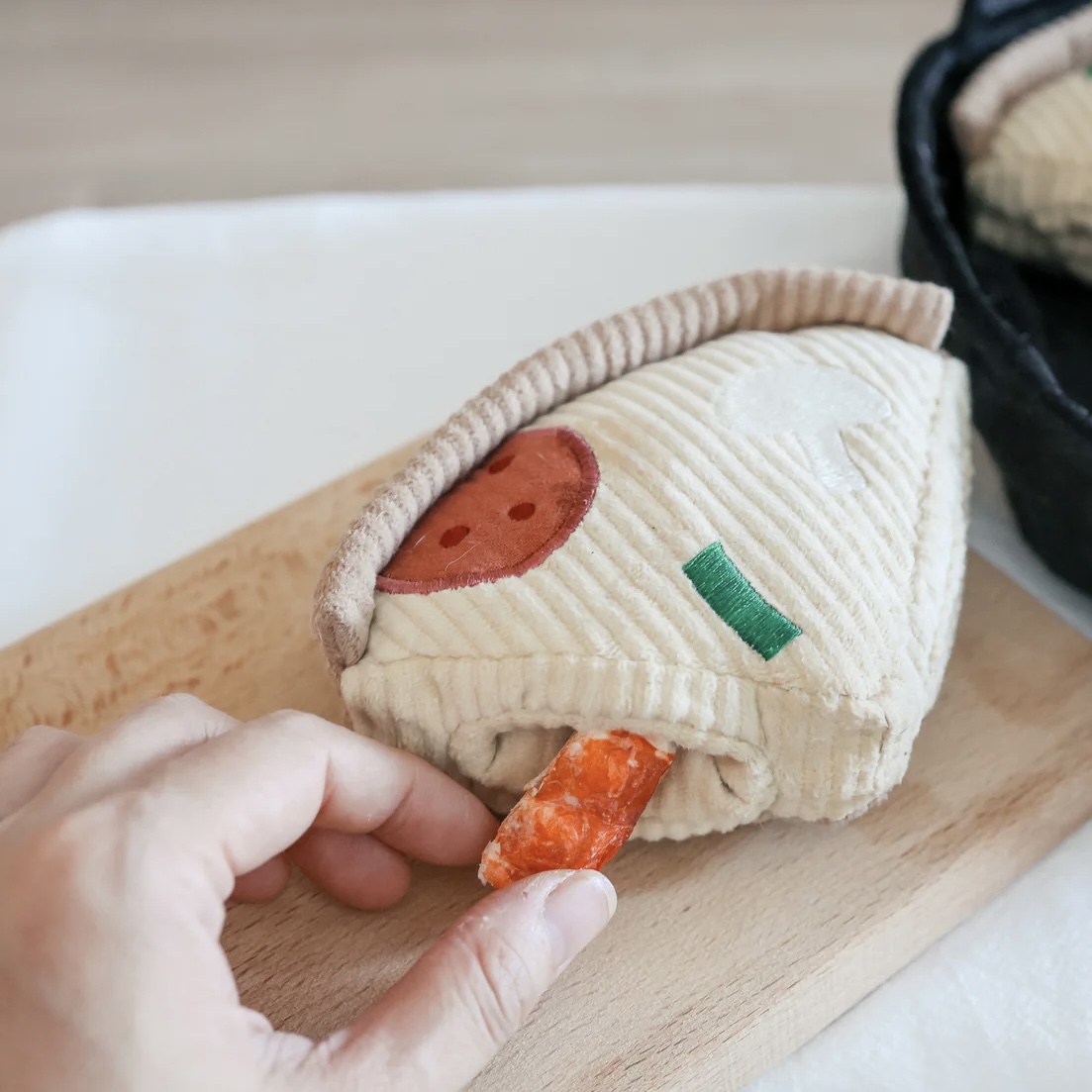 Lambwolf Interaktivní hračka pro psy Pizza