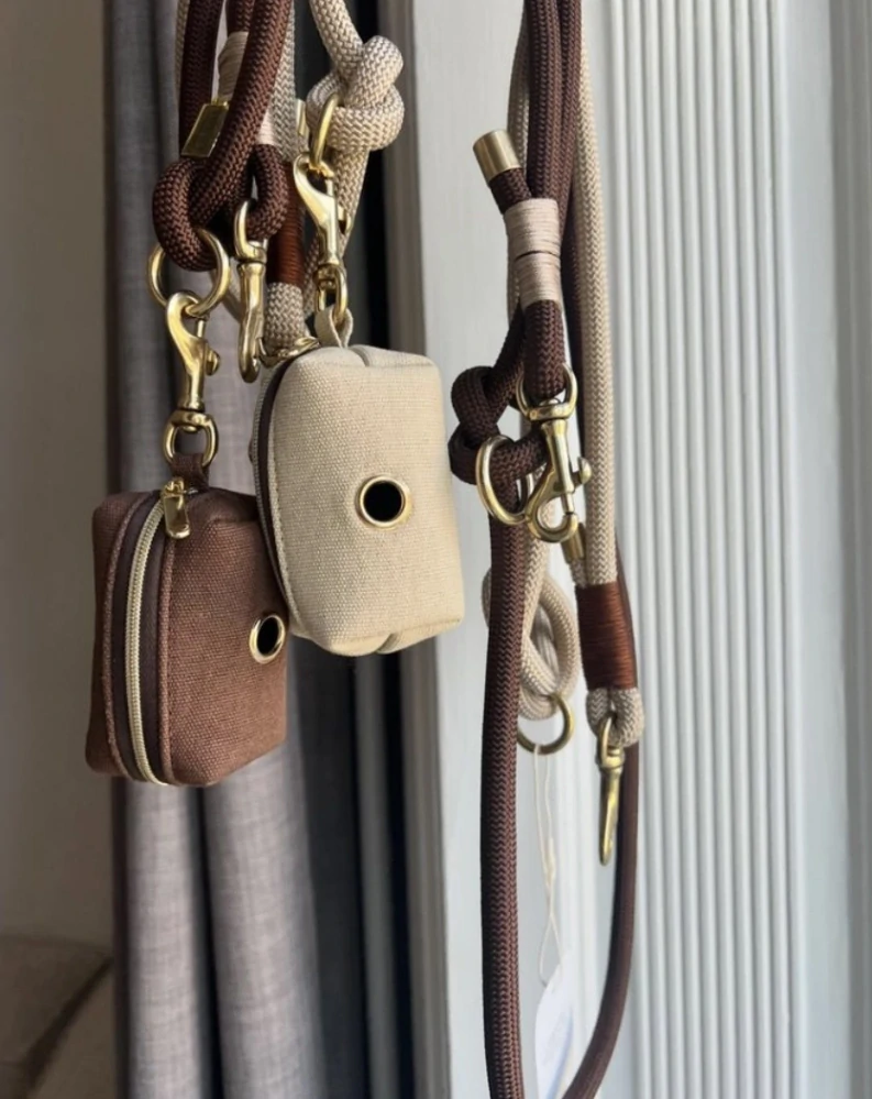 Drew’s Dogwear Sáčkovník chai latte